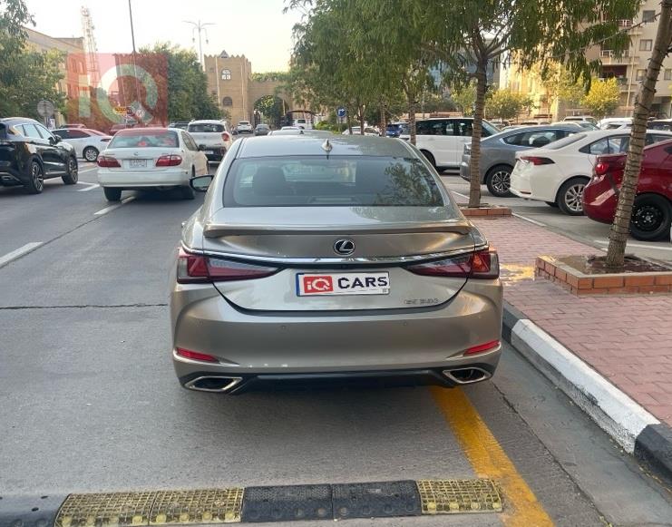لكزس ES